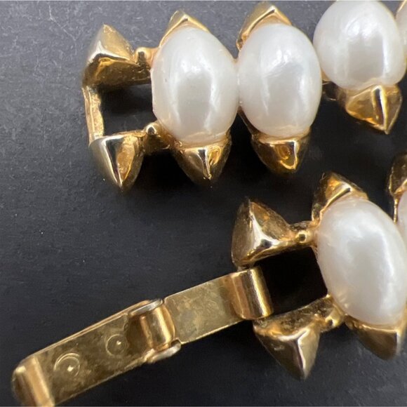 Vintage Crown Trifari Bracelet Gold Tone Faux Pearl Accents Foldover Clasp READ - Picture 3 of 8